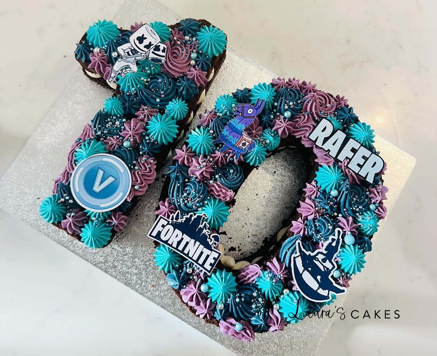 Celebration cake: A wreath made out of cupcakes and frosting